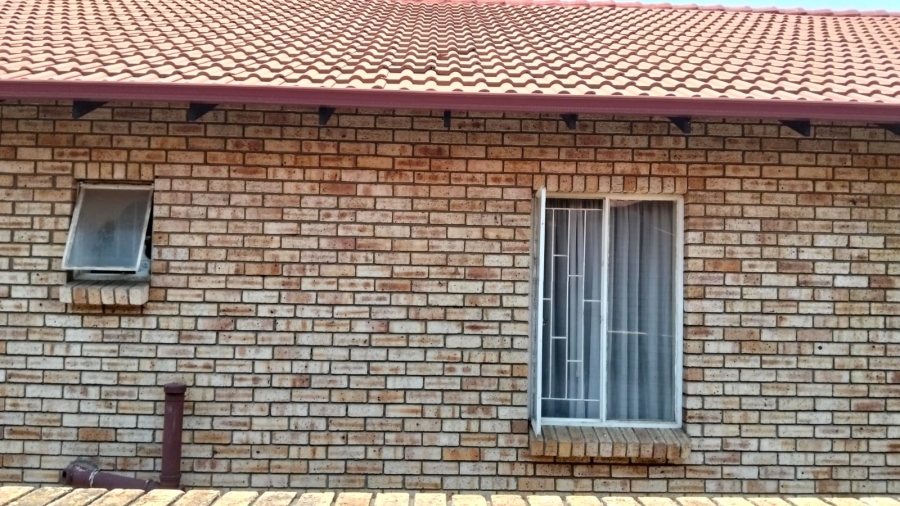 1 Bedroom Property for Sale in Rustenburg Central North West